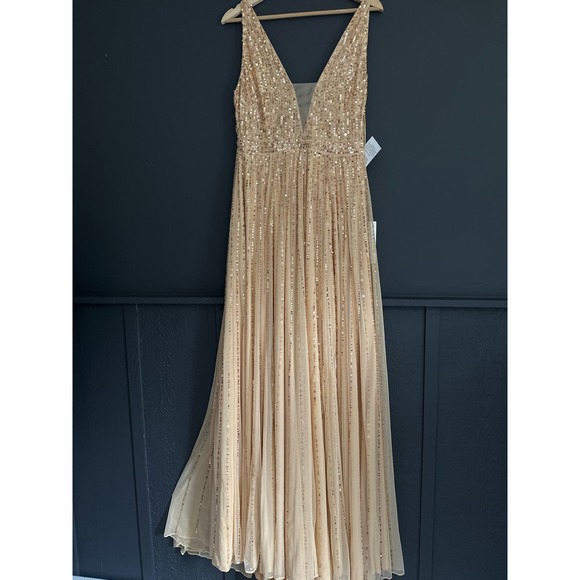 Mac Duggal Sequin Plunge Neck Maxi Evening Gown in Sunset NEW Size 6 - Picture 15 of 16